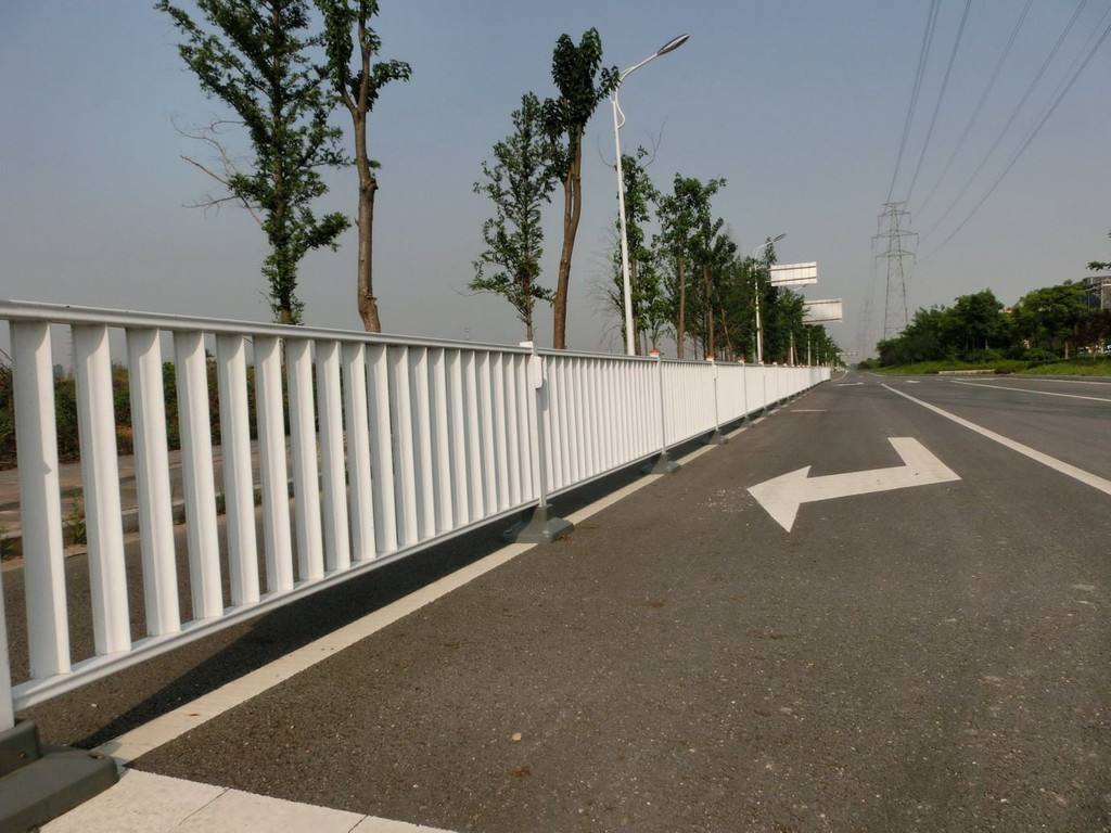 城市道路護欄材質如何選擇