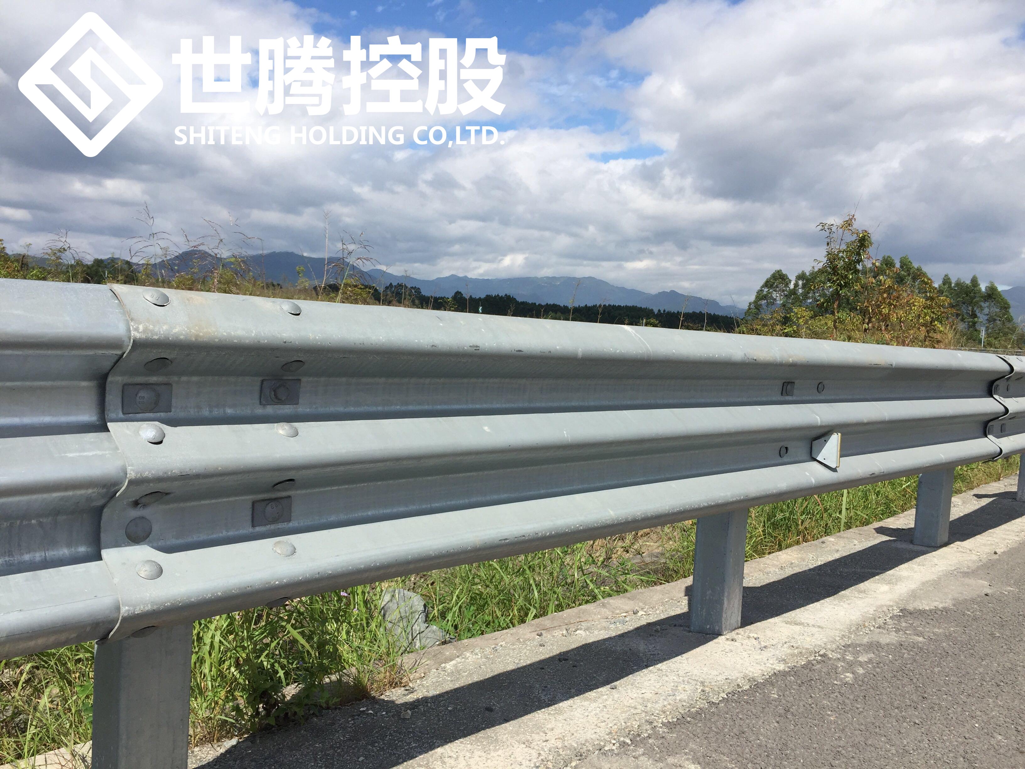 應(yīng)該如何進(jìn)行規(guī)范化設(shè)置道路護(hù)欄？